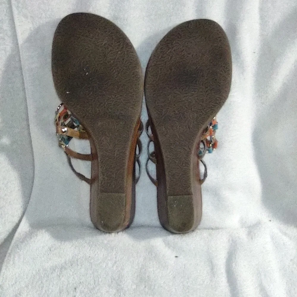 Sandals Coach and Four Size 8 Great Condition C - Picture 4 of 5